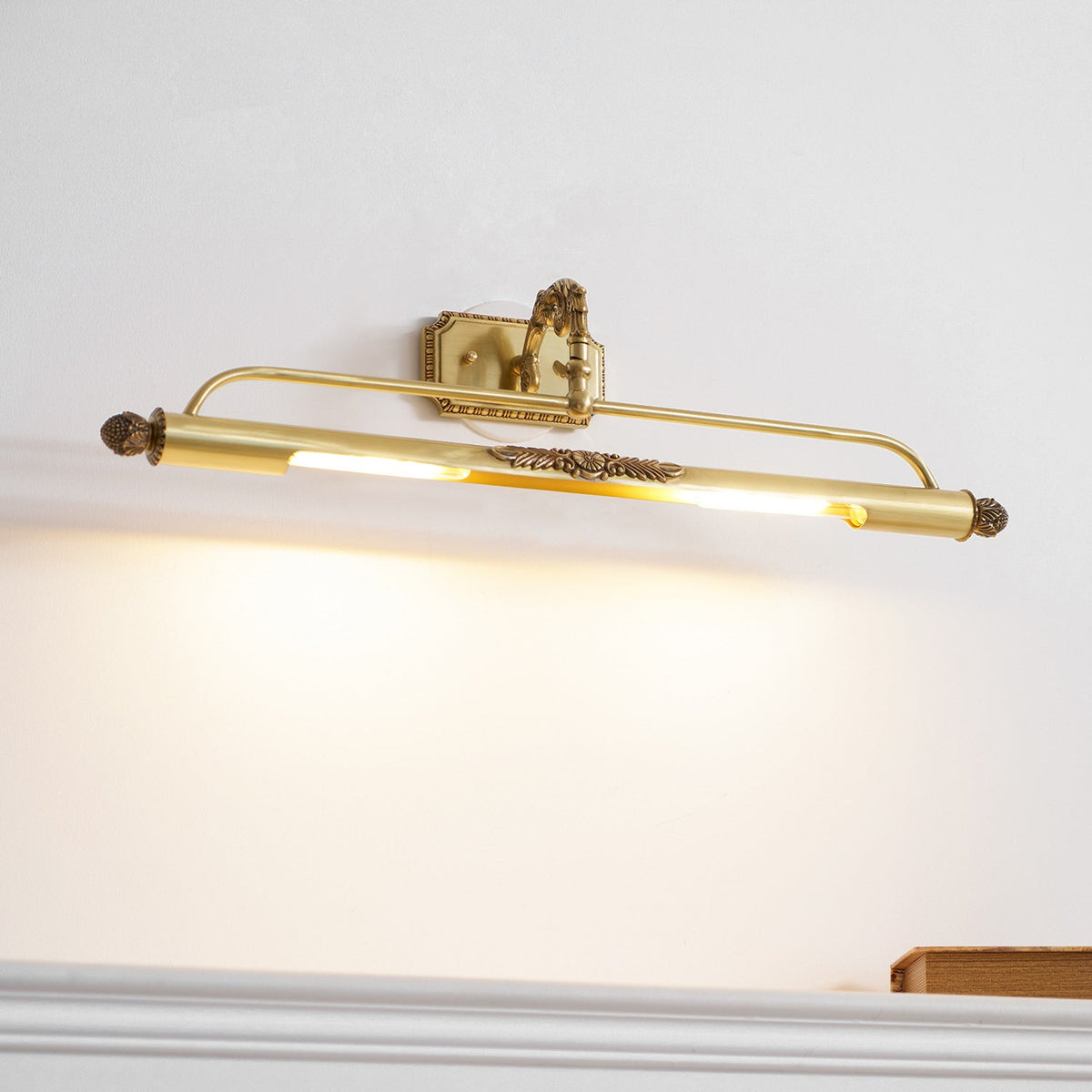 Aplique de pared de latón ornamentado para cuadros