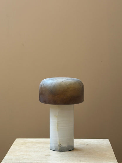 Lámpara de mesa wabi-sabi de travertino Brenvale