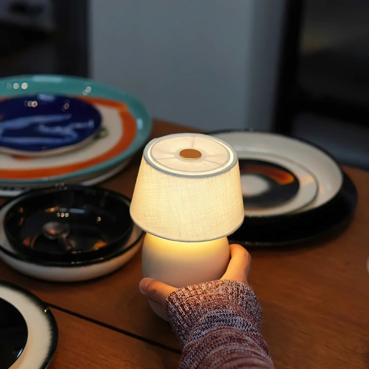 Lámpara de mesa escandinava de cerámica Halvorn