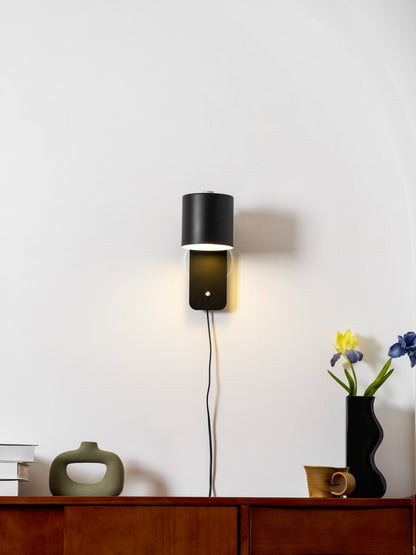 Aplique de pared cilíndrico giratorio con enchufe
