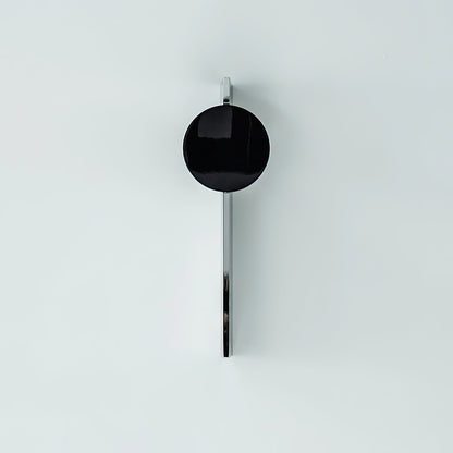 Lámpara de pared escultórica con disco espejado