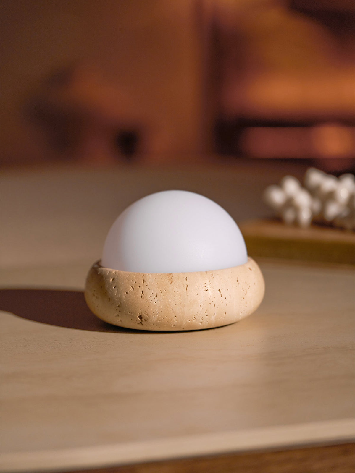 Lámpara de mesa wabi-sabi de travertino Orlando