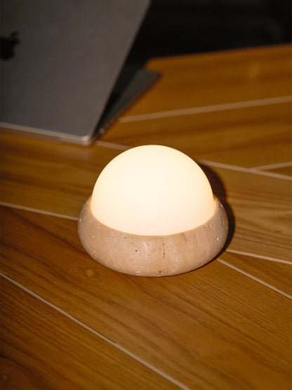 Lámpara de mesa wabi-sabi de travertino Orlando