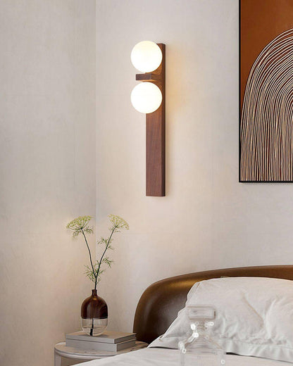 Lámpara de pared de madera con dos globos