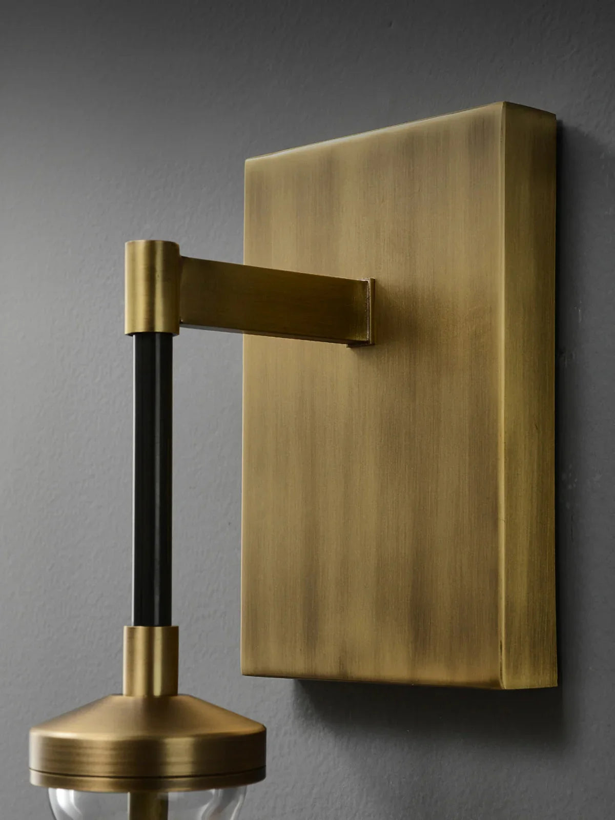Lámpara de pared de vidrio en forma de lágrima