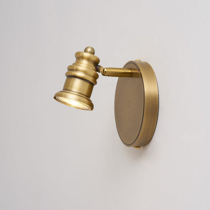 Lámpara de pared tipo foco lineal de latón