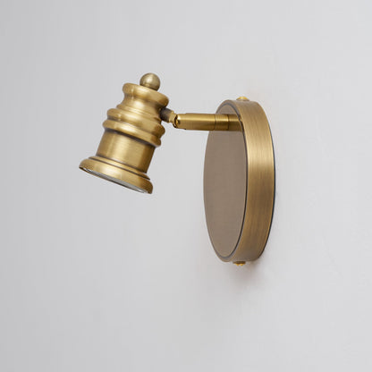 Lámpara de pared tipo foco lineal de latón