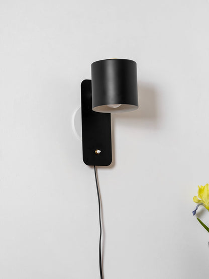 Aplique de pared cilíndrico giratorio con enchufe