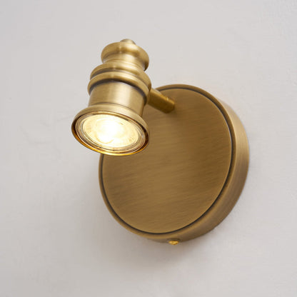 Lámpara de pared tipo foco lineal de latón