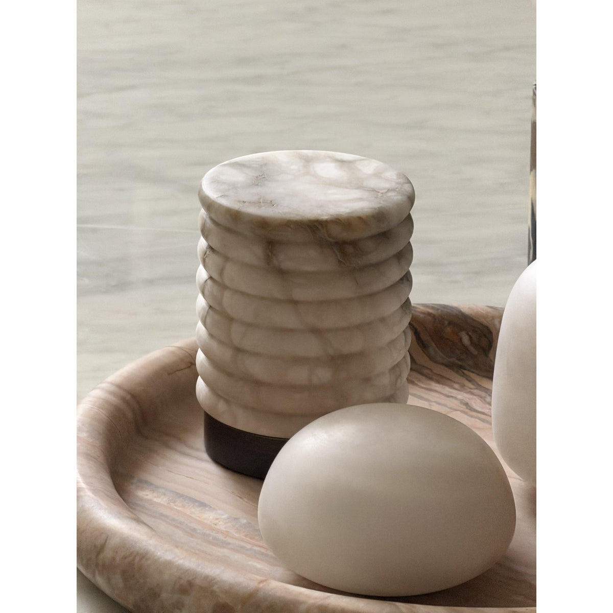 Lámpara de mesa minimalista de alabastro Alvane