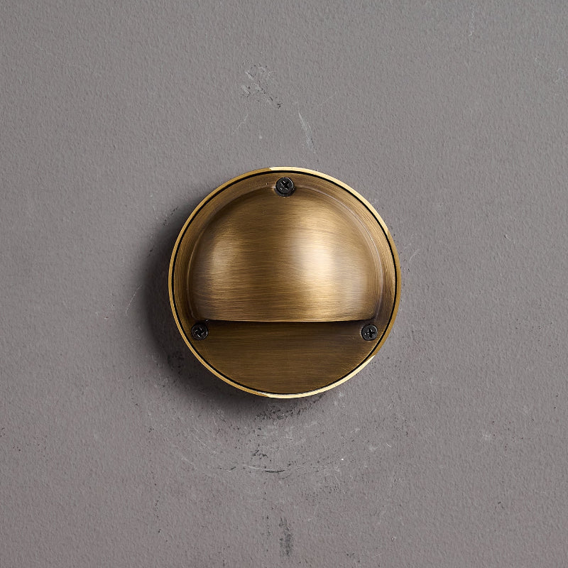 Aplique de pared compacto de latón