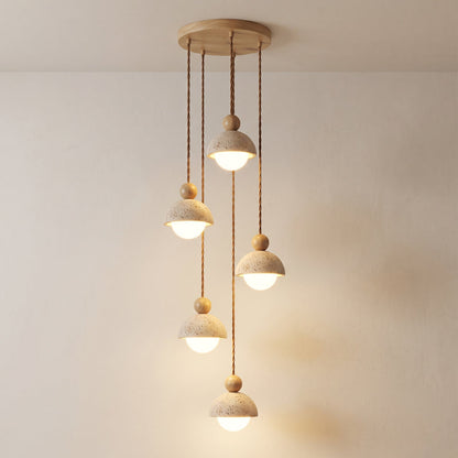 Lámpara colgante de madera con cúpula de travertino