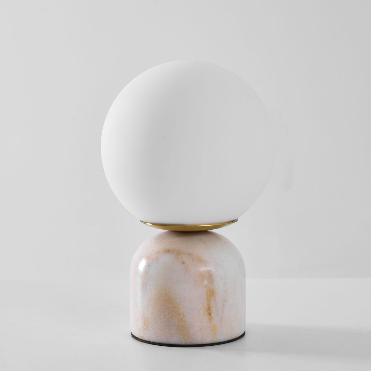 Lámpara de mesa minimalista de mármol Ulvane