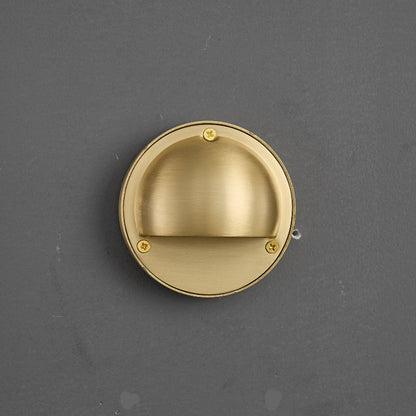 Aplique de pared compacto de latón