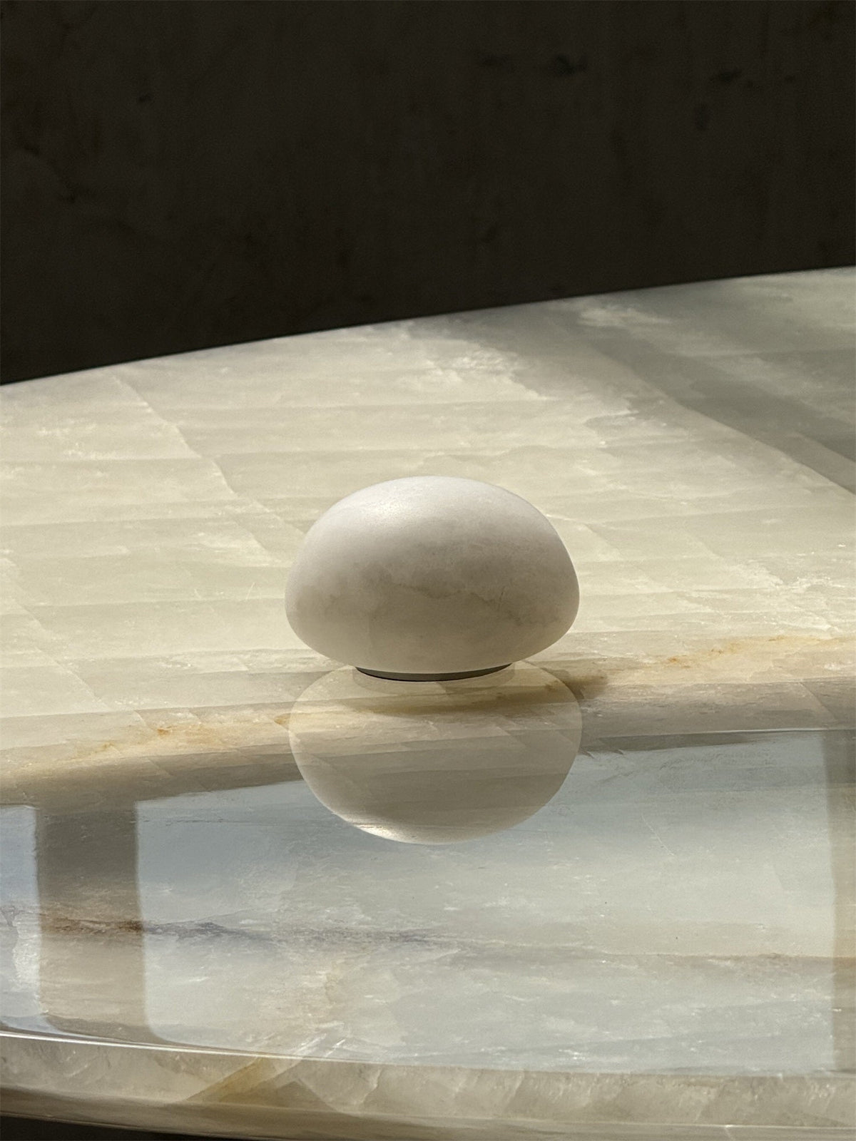 Lámpara de mesa minimalista de alabastro Alvane