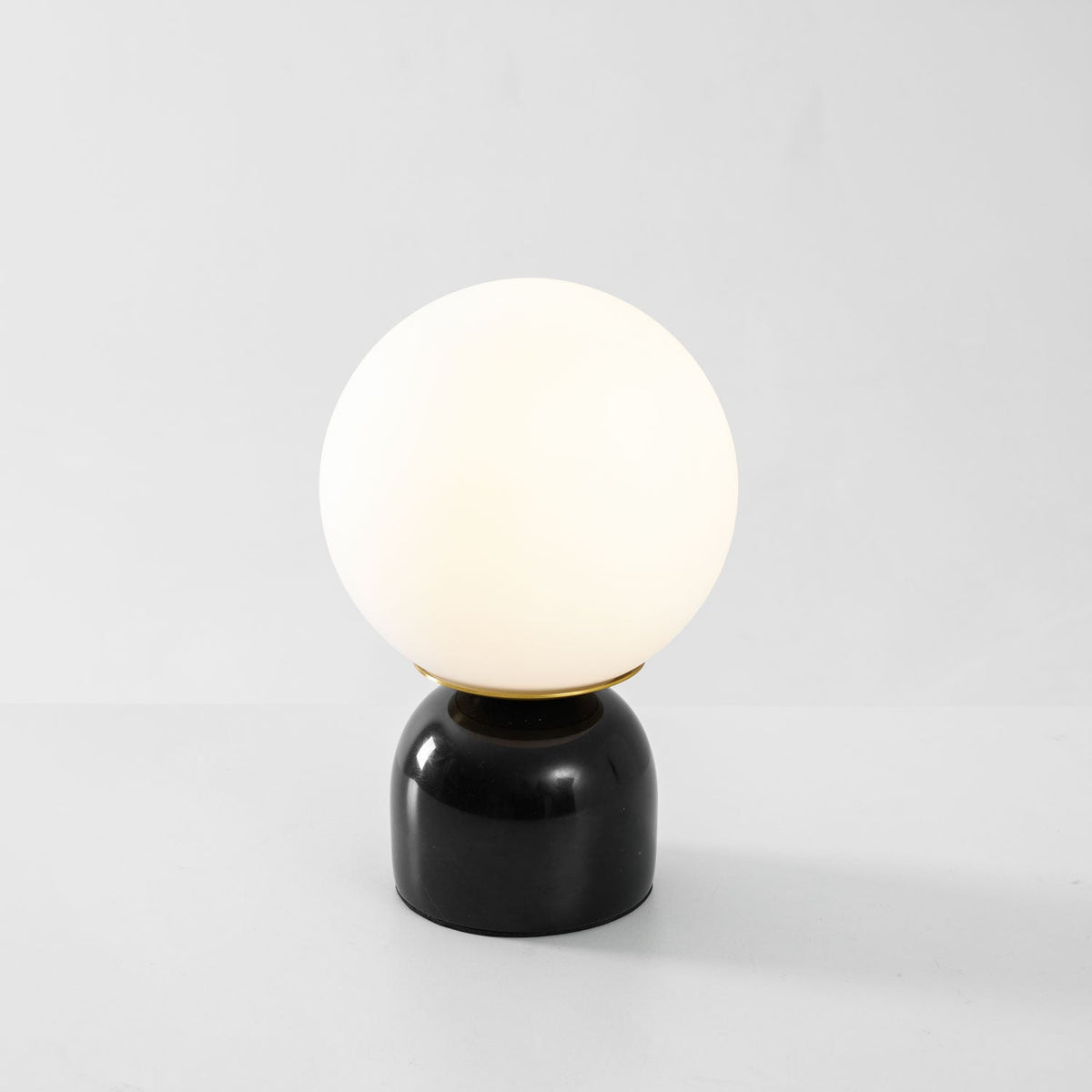 Lámpara de mesa minimalista de mármol Ulvane