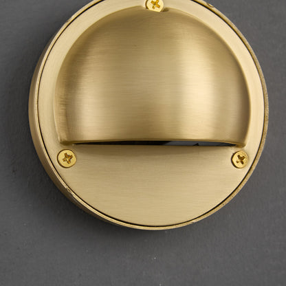 Aplique de pared compacto de latón