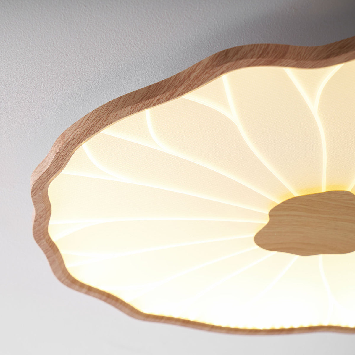Lámpara de techo Waterlily con acabado de veta de madera