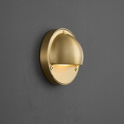 Aplique de pared compacto de latón