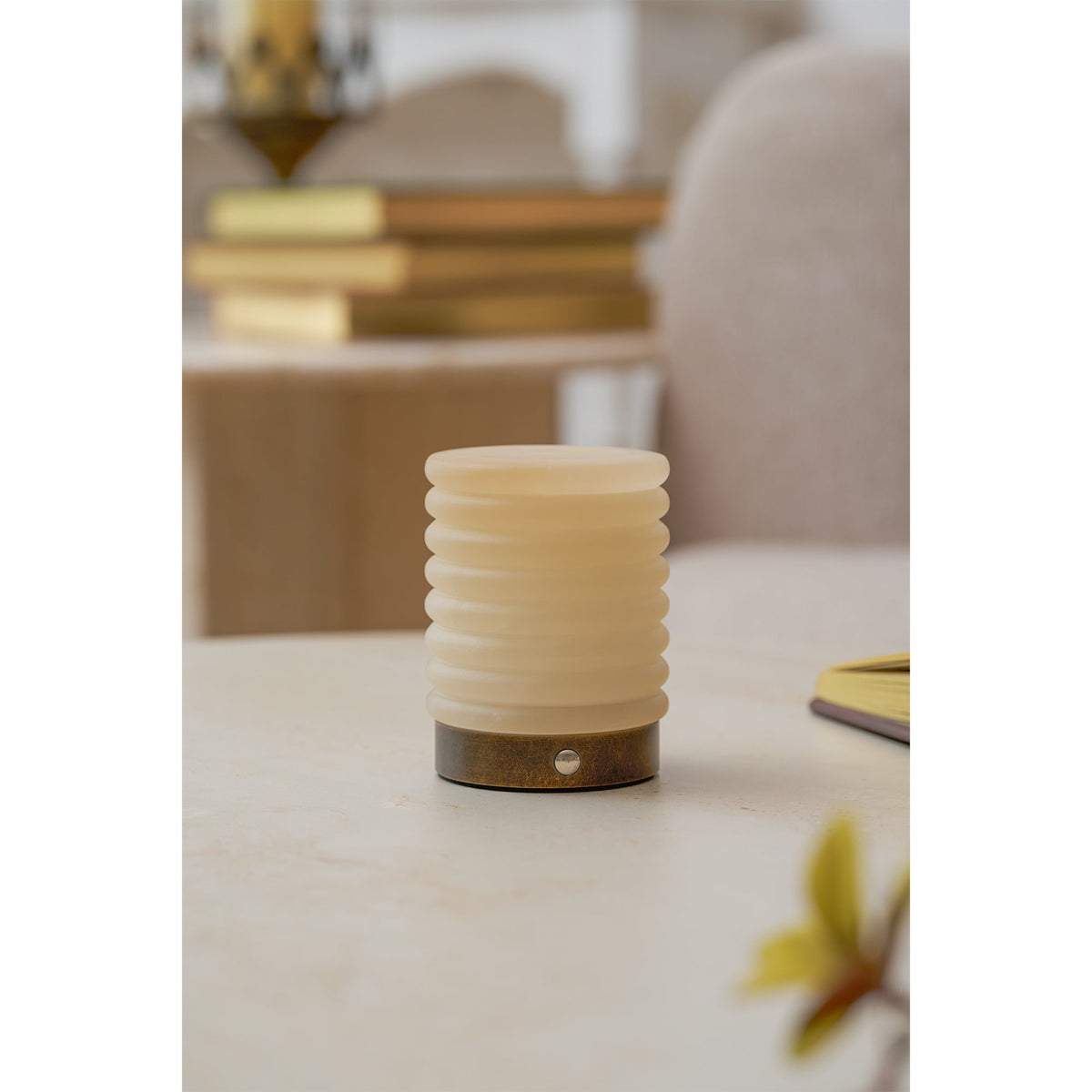 Lámpara de mesa minimalista de alabastro Alvane