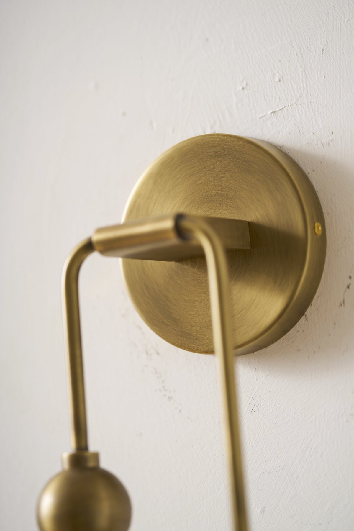Lámpara de pared con columna de alabastro