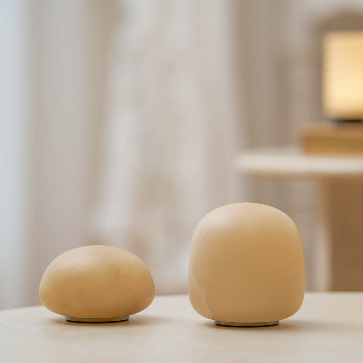 Lámpara de mesa minimalista de alabastro Alvane