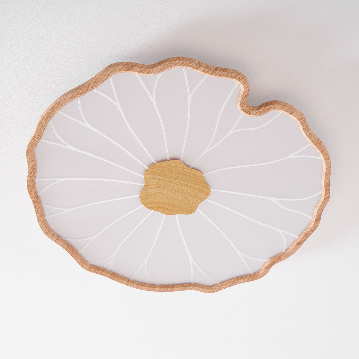 Lámpara de techo Waterlily con acabado de veta de madera