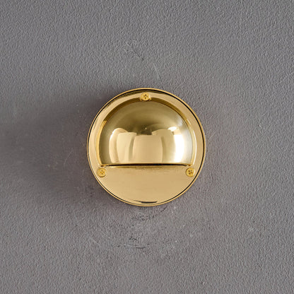 Aplique de pared compacto de latón