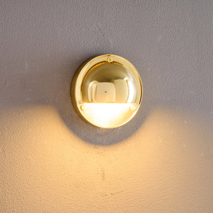 Aplique de pared compacto de latón