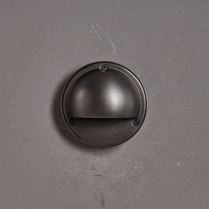Aplique de pared compacto de latón