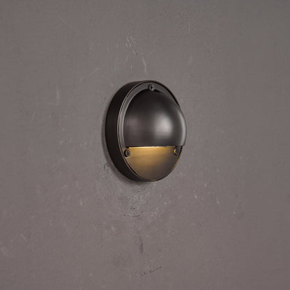 Aplique de pared compacto de latón