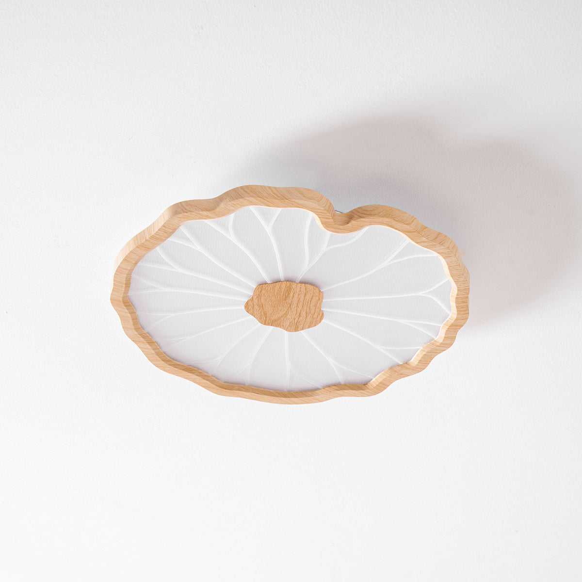 Lámpara de techo Waterlily con acabado de veta de madera