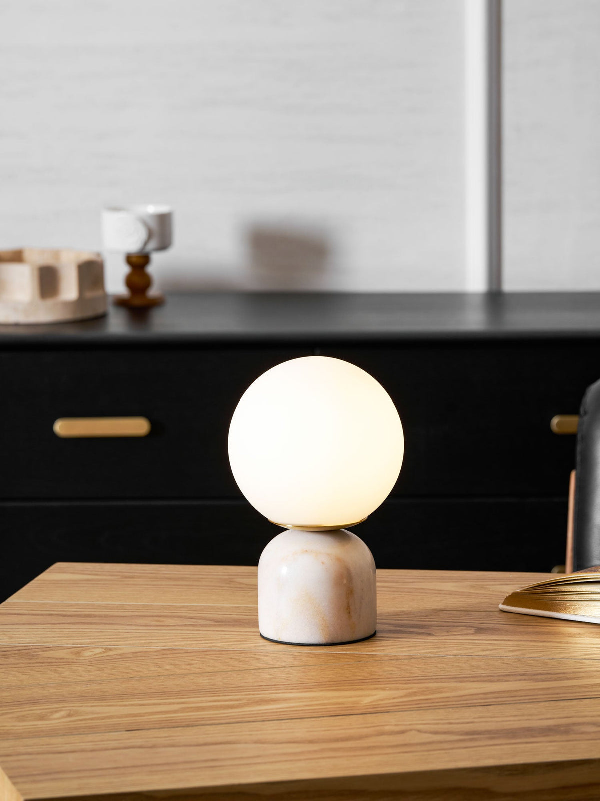 Lámpara de mesa minimalista de mármol Ulvane