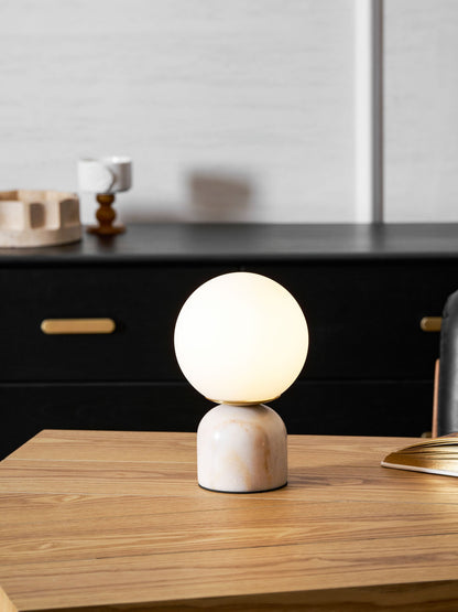 Lámpara de mesa minimalista de mármol Ulvane