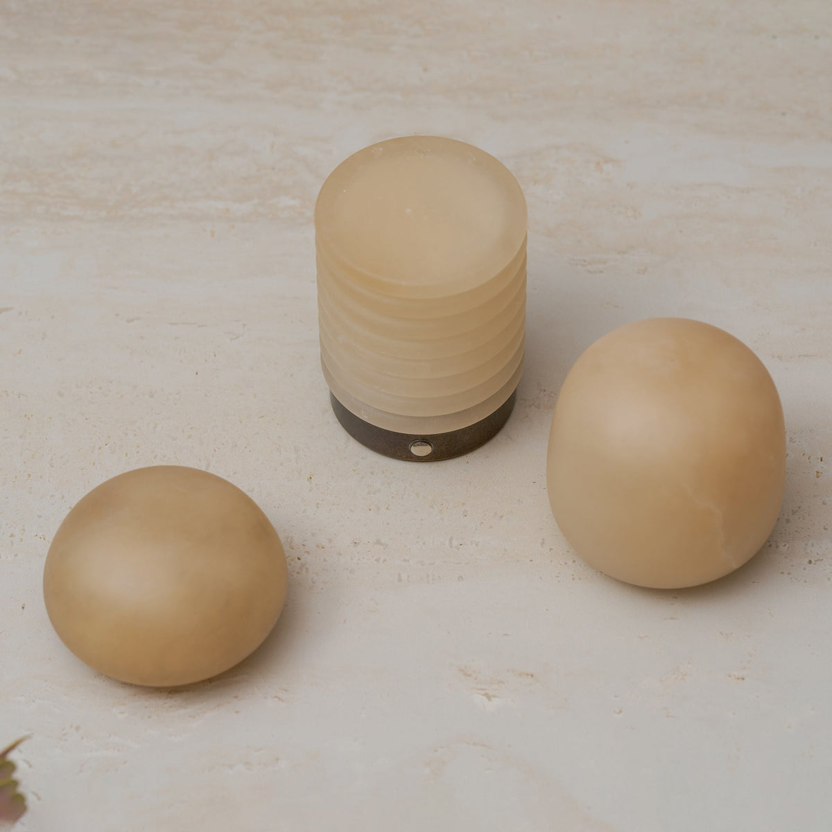 Lámpara de mesa minimalista de alabastro Alvane