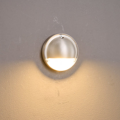 Aplique de pared compacto de latón