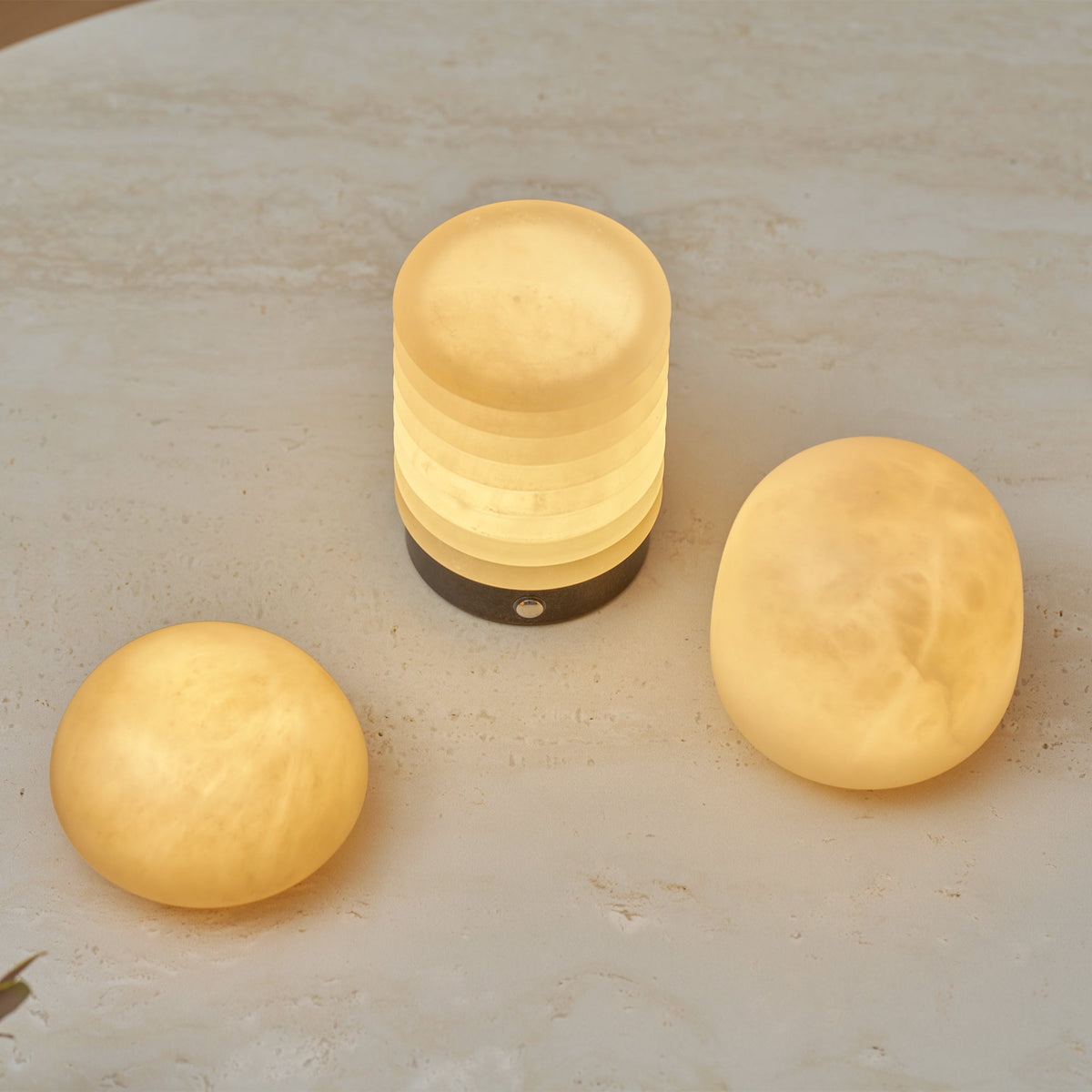 Lámpara de mesa minimalista de alabastro Alvane