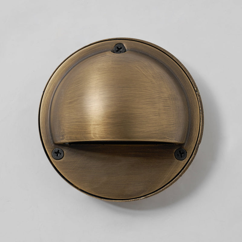 Aplique de pared compacto de latón