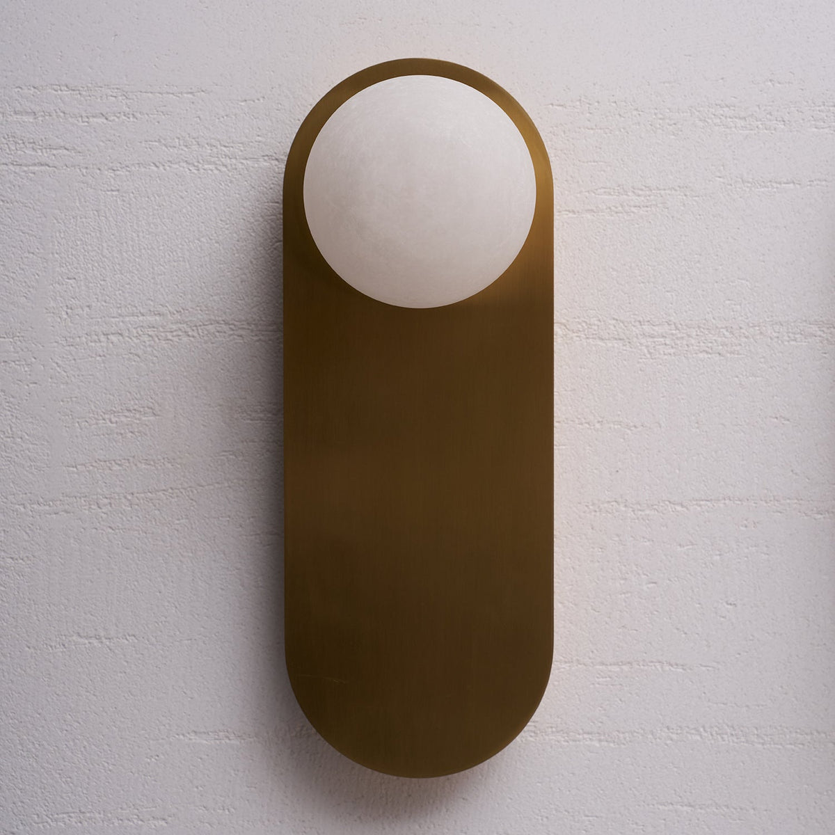 Aplique de pared escultórico de alabastro