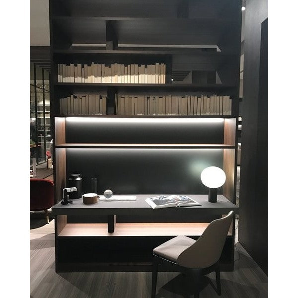 Lámpara de mesa con esfera de vidrio