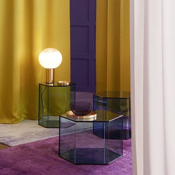 Lámpara de mesa con esfera de vidrio