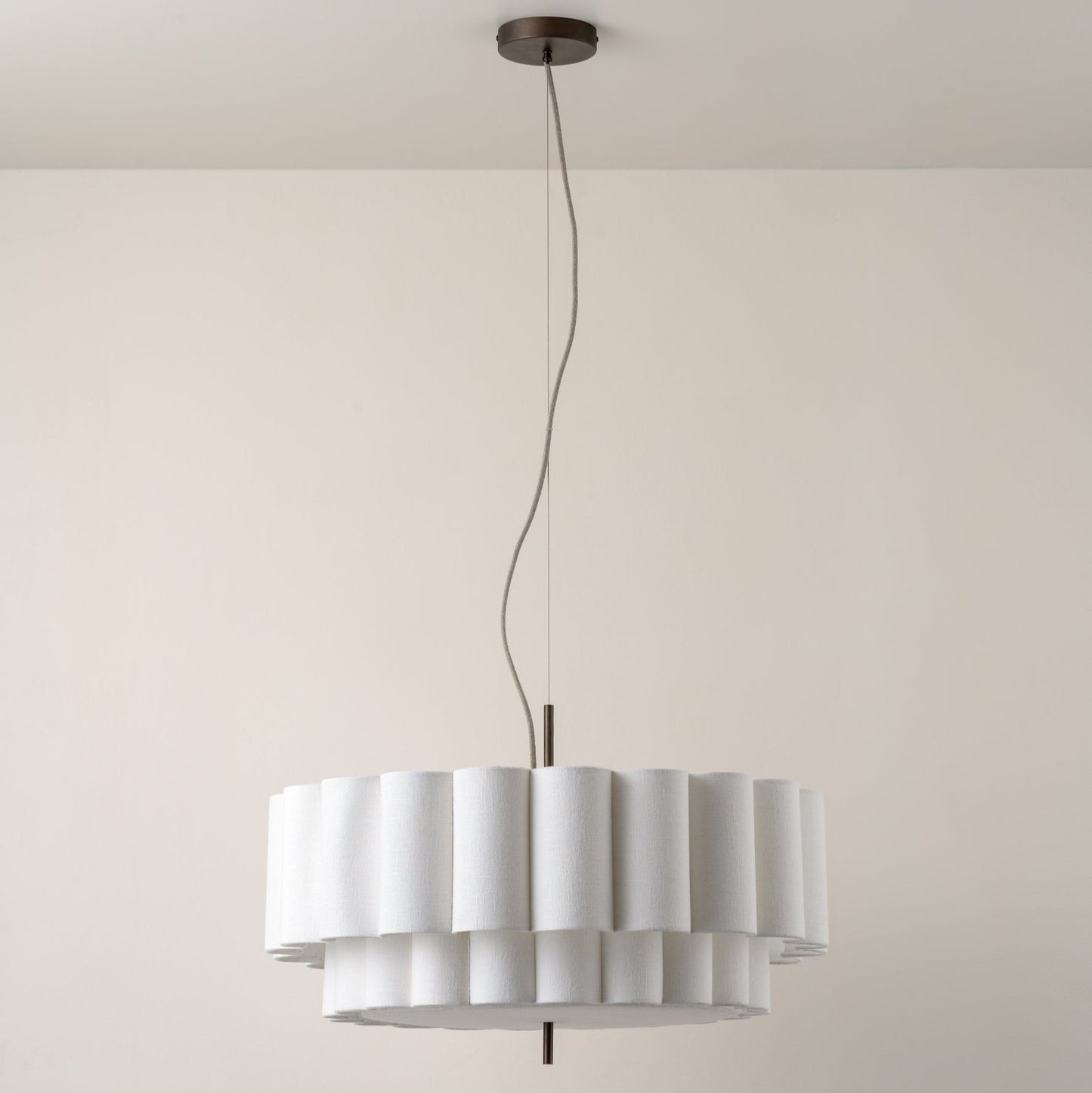 Lámpara colgante grande con borde ondulado