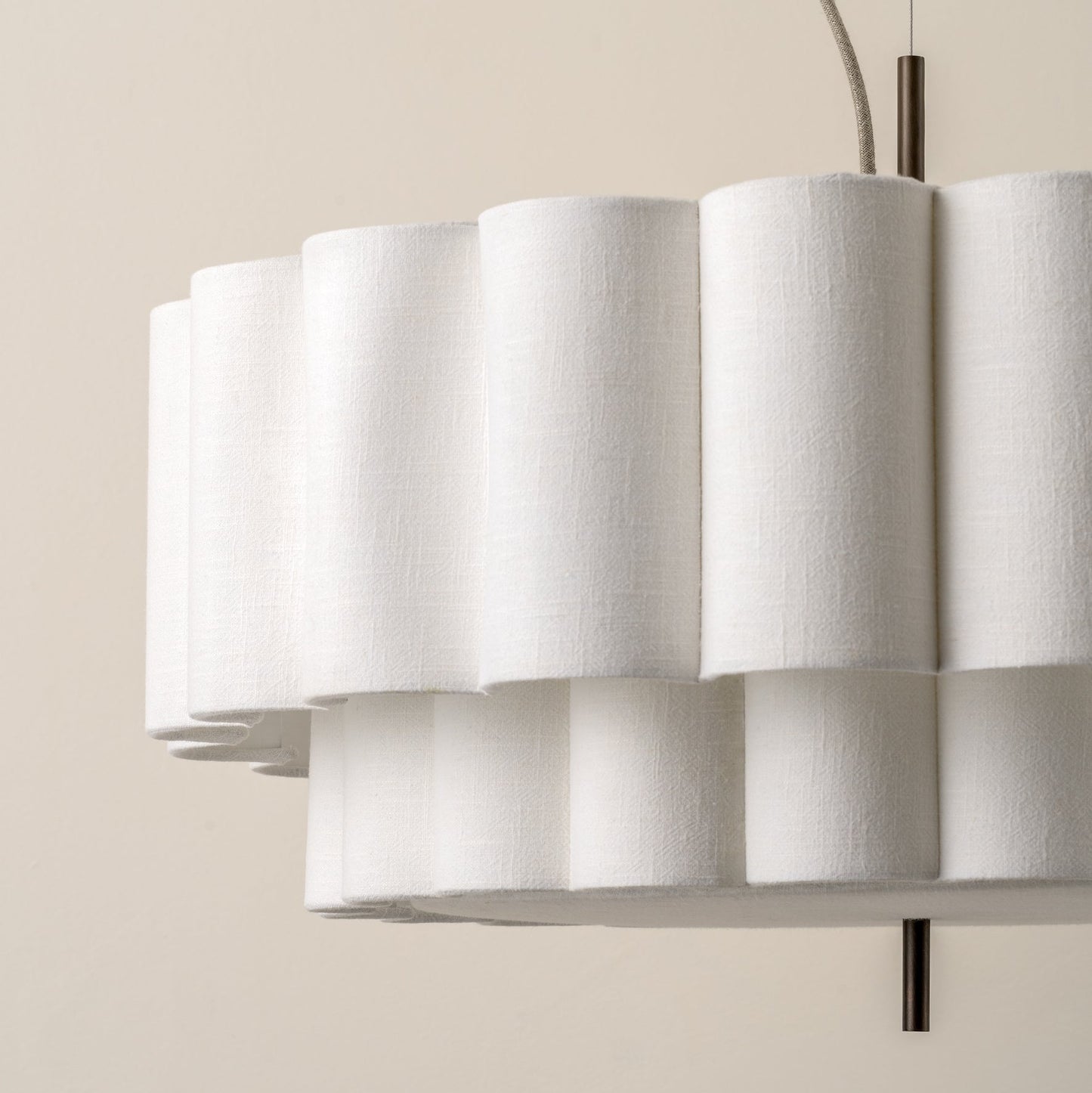 Lámpara colgante grande con borde ondulado