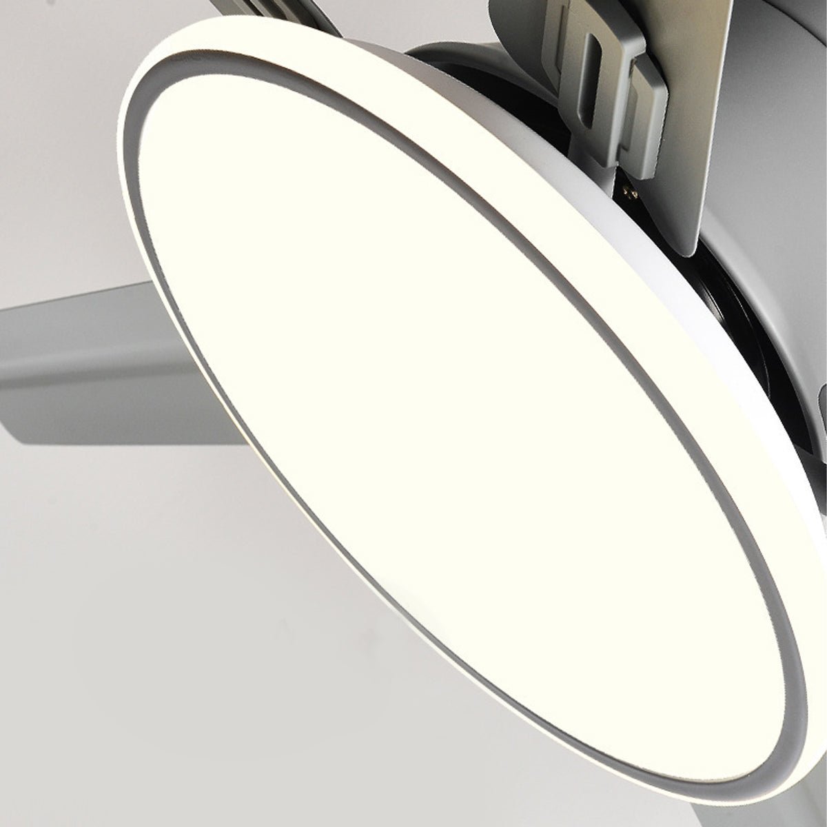 Ventilador de techo moderno con luz LED y 5 aspas