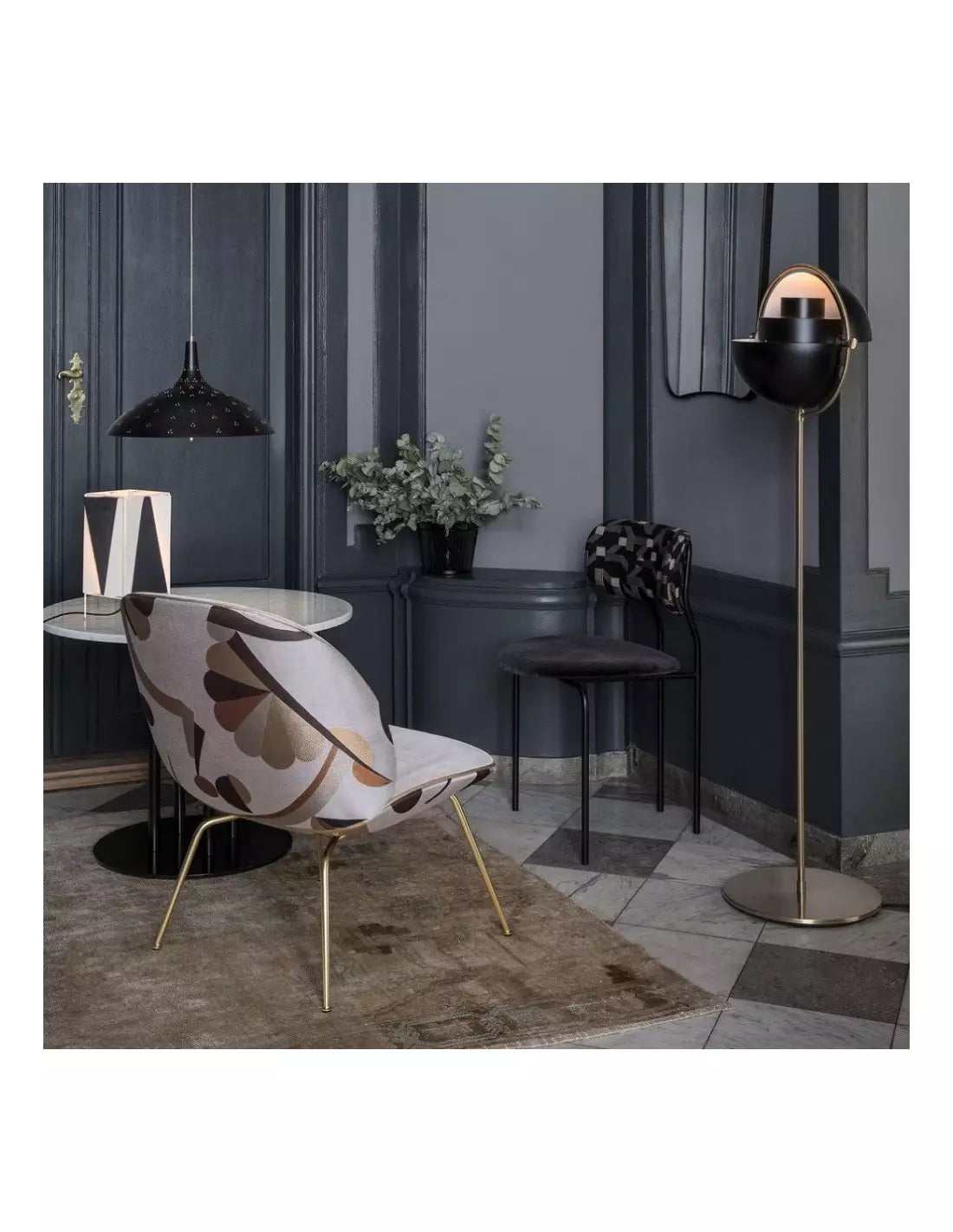 Lámpara de pie escultórica con múltiples luces