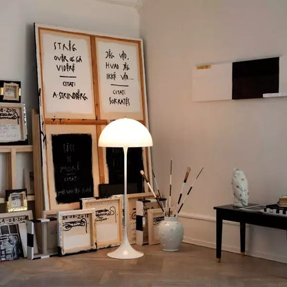 Lámpara de pie moderna con forma de hongo