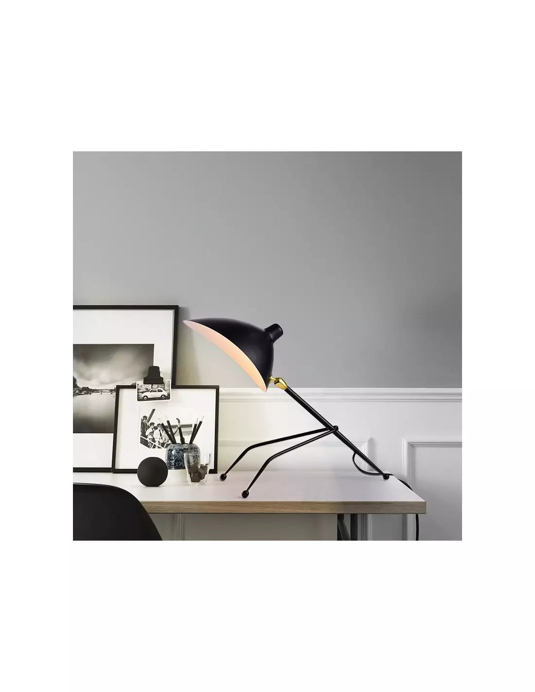 Lámpara de mesa moderna con trípode de metal