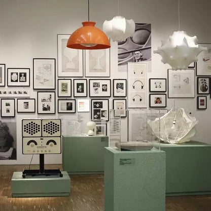 Lámpara colgante en forma de capullo escultórico