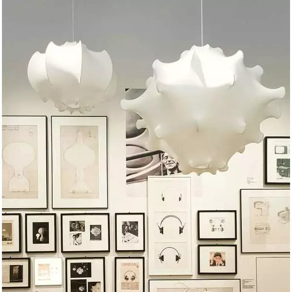 Lámpara colgante en forma de capullo escultórico