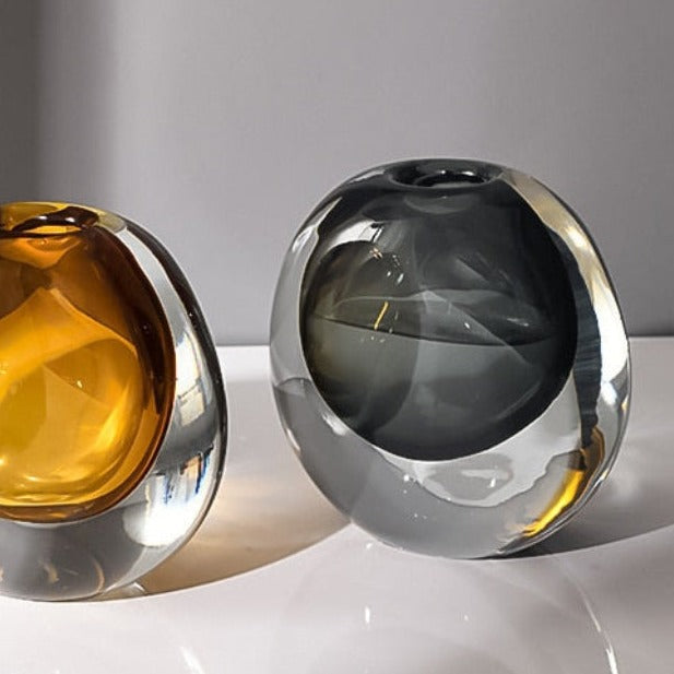 Jarrón de Vidrio Elegante – Arte y Artesanía Atemporales